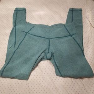 EUC LULULEMON GREEN LEGGINGS size8